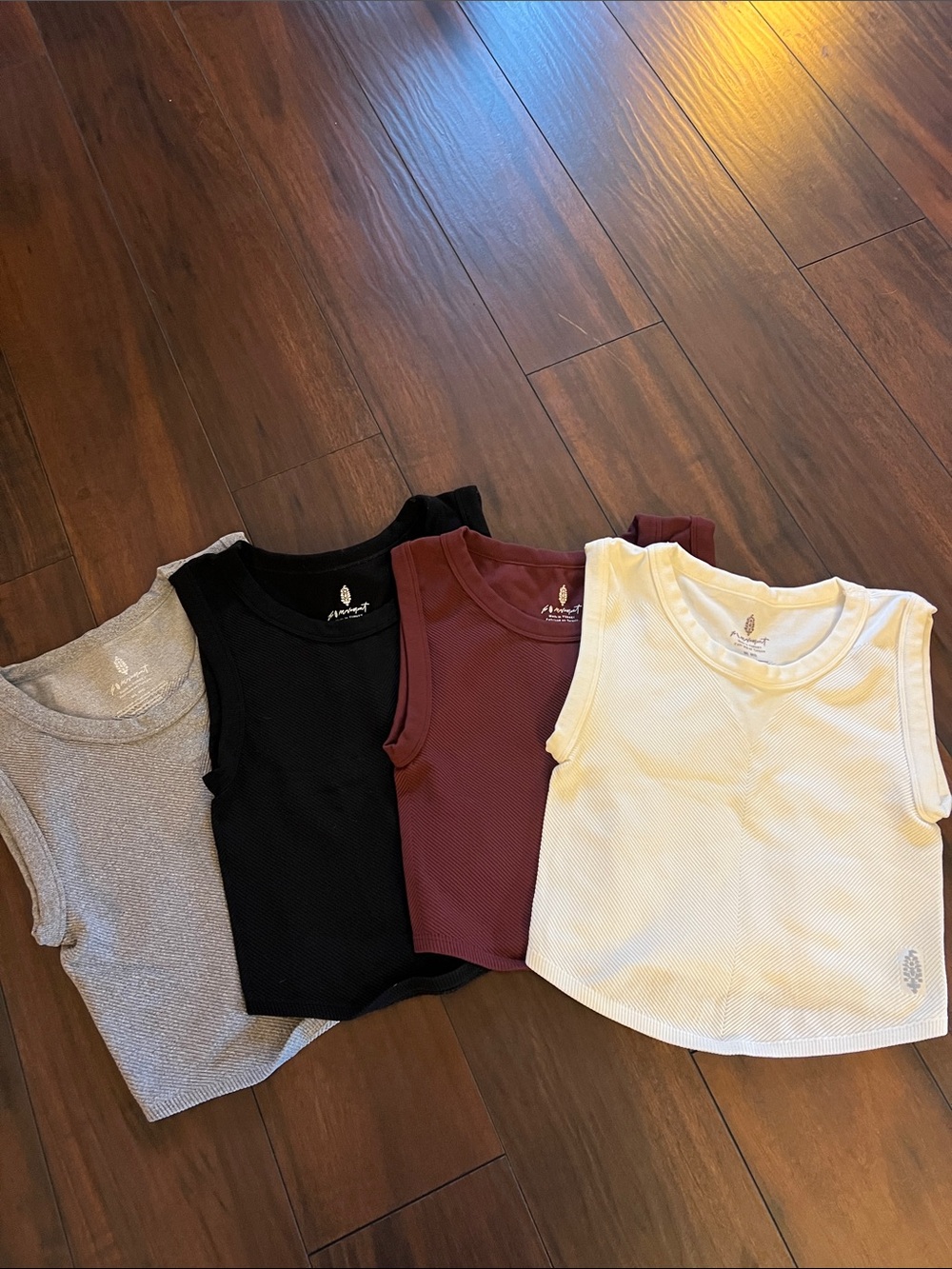 Free People lot of four FP Movement stretch, tank tops size M, new condition - Picture 1 of 5
